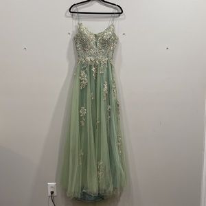 Green Prom Dress With Sequins. Size: 6